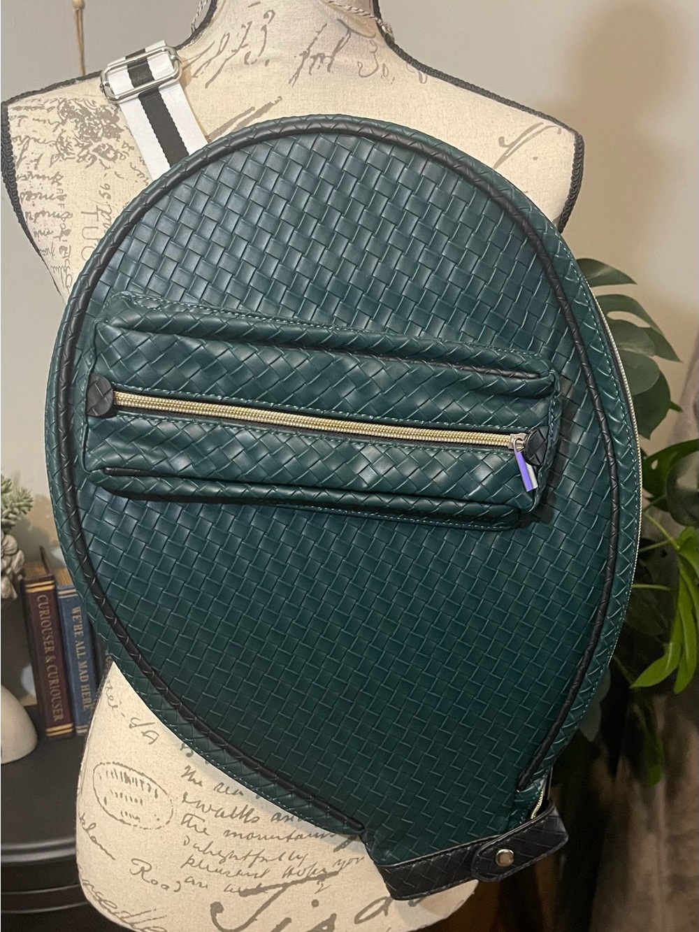 BNWT Tennis racket crossbody woven leather effect sling carrier bag w/storage